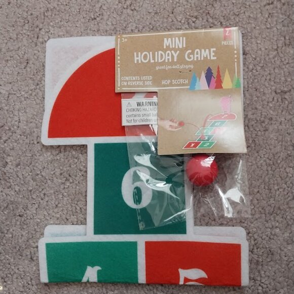 6 Christmas Elf Outfits and Activates - Picture 6 of 8